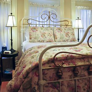 Classic Queen Room